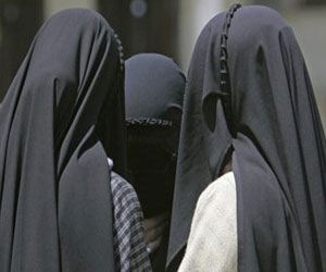   مصر اليوم - شباك خاص بالمنتقبات بقسم الجوازات في مطروح