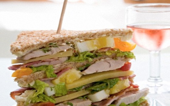   مصر اليوم - الخبز لا يُسبب السمنة ولا الانتفاخ في المعدة أكثر من المعكرونة