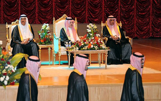   مصر اليوم - أمير منطقة الرياض يرعى حفل تخريج طلاب جامعة اليمامة وحَمَلة الماجستير