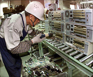   مصر اليوم - تراجع الطلب على الآلات في اليابان