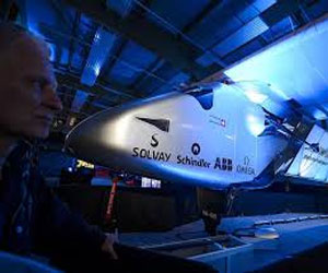   مصر اليوم - سويسرا تطلق أول طائرة تجوب العالم دون قطرة وقود