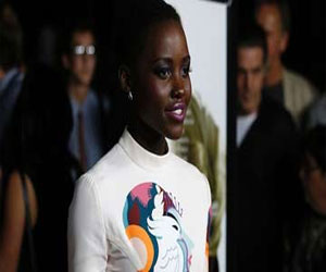   مصر اليوم - الممثلة السمراء لوبيتا نيونجو بعد الأوسكار سفيرة لـلونكوم