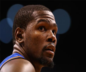   مصر اليوم - ليبرون جيمس يرشح دورانت لجائزة افضل لاعب