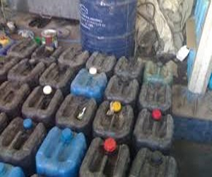 مصر اليوم - تموين سوهاج تقبض على 6 من مروّجي المواد البتروليّة المدعمة