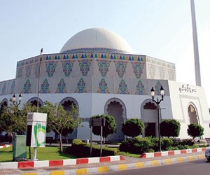   مصر اليوم - إقبال كبير على العروض المسرحيَّة لنادي تُراث الإمارات