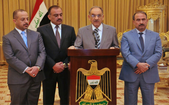 مصر اليوم - نجَّاة المطلك من محاولة اغتيال ومقتلُ وإصابّة 19 جنديًا باشتباكات في بغداد