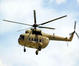 مصر اليوم - طائرات الهليكوبتر تحلق في سماء السويس لتأمين القناة