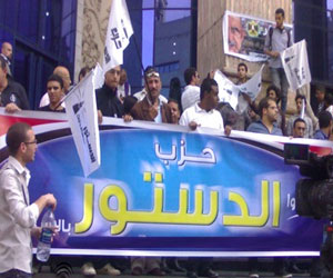 مصر اليوم - الدُّستور يطالب بتوفير سكن للمطرودين من الإيواء في سوهاج