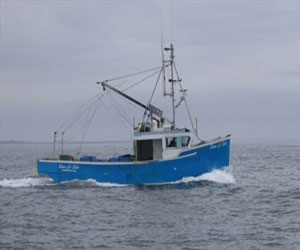   مصر اليوم - مركب بركة الحاج رشاد علوش تصل إلى السويس