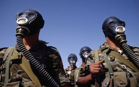 مصر اليوم - بلدة كفرزيتا في حماة تتعرَّض لهجوم بالغازات السَّامة تؤَّدي الى حالات اختناق