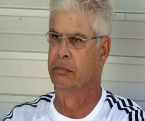   مصر اليوم - مدرّب المصري يعاقب لاعبيه بخصم 5000 جنيه