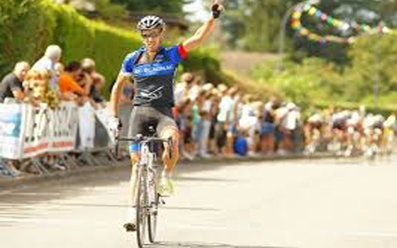   مصر اليوم - المغربيّ محسن لحسايني يخفق في الحفاظ على القميص الأصفر