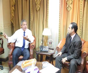   مصر اليوم - عبد العزيز يلتقي رئيس الاتحاد المصري لألعاب القوى