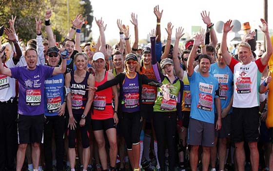   مصر اليوم - ماراثون لندن الـ 34 يسجِّل أرقاماً قياسيَّة للكيني كيبسانغ والكينيَّة كيبلاجات