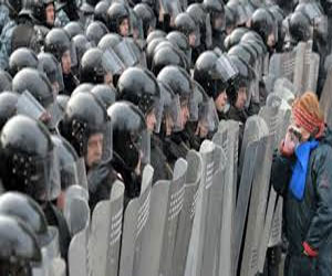 مصر اليوم - بدء عملية أمنية في مدينة سلافيانسك لإنهاء الاحتجاجات