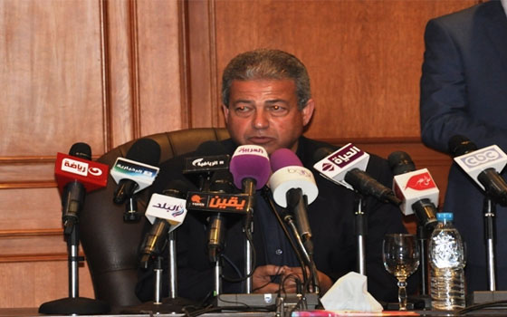   مصر اليوم - عبد العزيز يؤكد دعمه ماديًا لأي إتحاد أو نادٍ ويعد بحل أزمة البث نهائيا خلال 48 ساعة