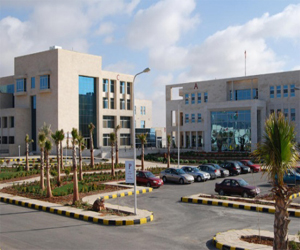   مصر اليوم - كلّيّة الشّرق الأوسط العمانيّة تحتفل بدفعتها الثامنة