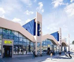   مصر اليوم - مطار مرسى علم يستقبل 3000 سائح على متن 21 طائرة