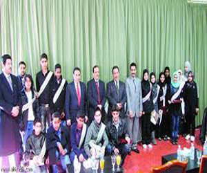   مصر اليوم - أمير تبُوك يُكرّم الخريجين في مدارس الملك عبد العزيز