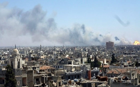 مصر اليوم - القوات الحكوميَّة تقصف ديرالزُّور ودرعا وإدلب وتلقي براميل مُتفجِّرة على ريف دمشق