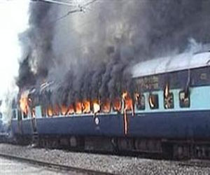   مصر اليوم - السَّيطرة على حريق نشب في قطار سوهاج