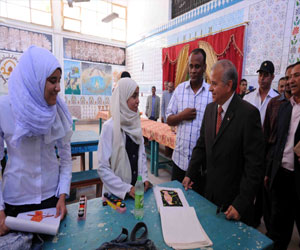   مصر اليوم - محافظ الأقصر يحيل مديري مدرستين إلى التحقيق بسبب الإهمال في العمل