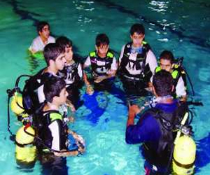   مصر اليوم - افتتاح أول فصل تعليمي لصيانة معدات الغوص وتعليم الإنقاذ