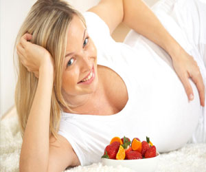   مصر اليوم - تناول الحامل لكميات طعام أكثر أو أقل يهدد بإنجابها أطفالاً بدناء