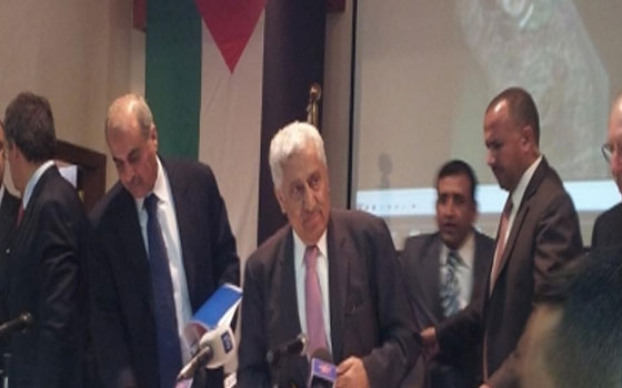   مصر اليوم - اعتذار المواطن الأردنيّ الذي رمى حذاءه تجاه منصَّة رئيس الوزراء