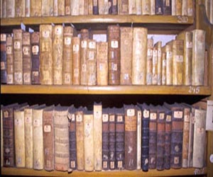   مصر اليوم - أرشيف مدينة ألمانية يستعيد 3 كتب قيمة من بينها مجلد لعالم الفلك كيبلر برلين