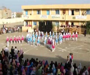 مصر اليوم - لجنة تُقيّم عرضًا رياضيًا لمدرسة القصير الإعداديّة بنات