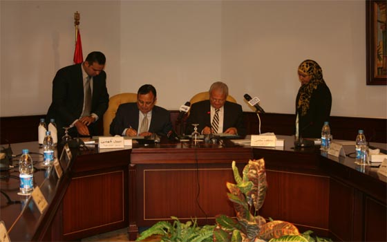   مصر اليوم - الاتصالات والخارجيَّة يُوقِّعان بروتوكول تعاون للتدريب على مهارات الحاسب الآلي