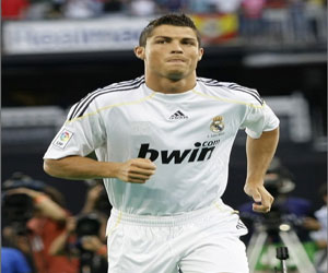   مصر اليوم - رونالدو يخضع 5 ساعات عمل يوميًا ليواجه بايرن ميونخ