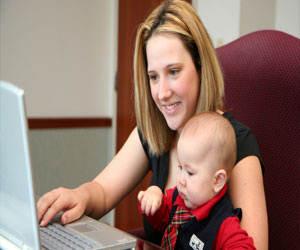   مصر اليوم - استطلاع يظهر عدم شعور الأمهات العاملات بالذنب حيال أطفالهن