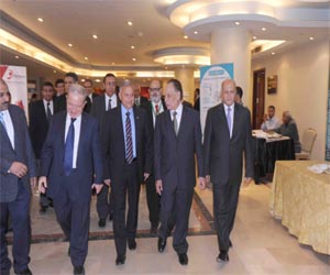   مصر اليوم - محافظ الأقصر يفتتح مؤتمر جراحة القلب والصدر