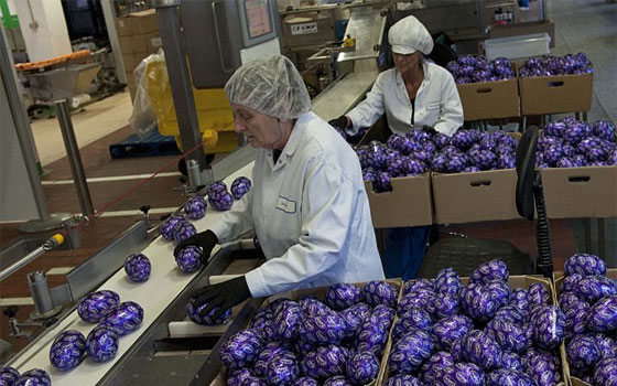   مصر اليوم - تطور شركة الشيكولاتة المشهورة كادبوري في صنع بيضة عيد الفصح