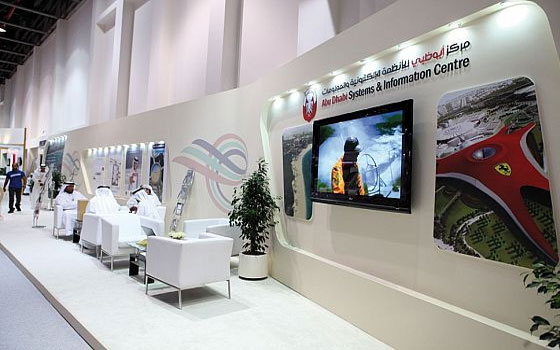   مصر اليوم - أبوظبي للأنظمة الإليكترونيَّة يعرض خصائص برنامج البيانات المكانيَّة للإمارة