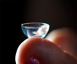   مصر اليوم - غوغل تطور عدسات تحول العين إلى كاميرا