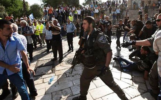   مصر اليوم - إصابة 30 فلسطينيًا في مواجهات عنيفة في الأقصى والاحتلال يحاصر المُعتكِفين