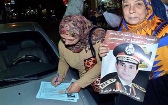   مصر اليوم - توكيلات السيسي للرئاسة تجاوزت النصف مليون والحملة لم تسلّم إلا 200 ألف