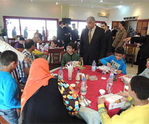 مصر اليوم - مُديريَّة أمن بُورسعيد تحتفل بعيد اليتيم