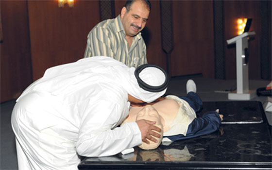   مصر اليوم - طبية الشّارقة تنظم دورة الإسعافات الأولية لـ390 مشرفة