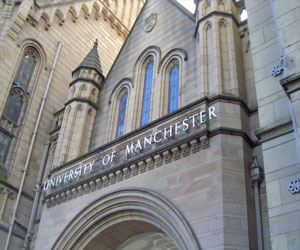 مصر اليوم - جامعة طيبة توقع اتفاقية مع جامعة مانشستر لاستخدام مناهج كلية الطب