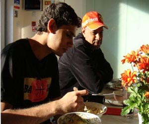   مصر اليوم - 100 ألف شخص في لندن يستخدمون بنوك الطعام لتغذية أسرهم