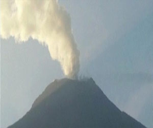   مصر اليوم - إجلاء 4000 شخص بعد ثورة بركان اوربيناس