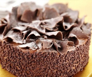   مصر اليوم - كعكة الشوكولاتة المحلاة