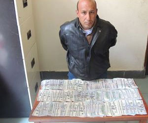   مصر اليوم - استعادة 30 ألف دولار بعد سرقتهم من سيارة في بورسعيد