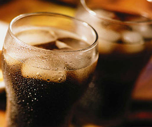   مصر اليوم - تغريم أميركي أكثر من 500 دولار ثمن كوب مشروب غازي