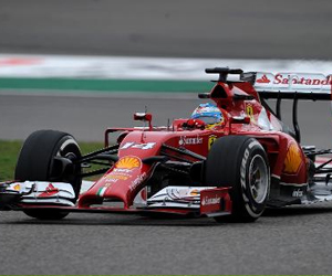   مصر اليوم - الونسو وهاميلتون الأفضل في التجارب الحرة