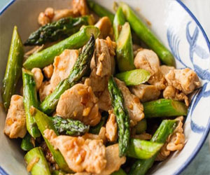   مصر اليوم - دجاج وأسبرغوس على الطريقة الصينية